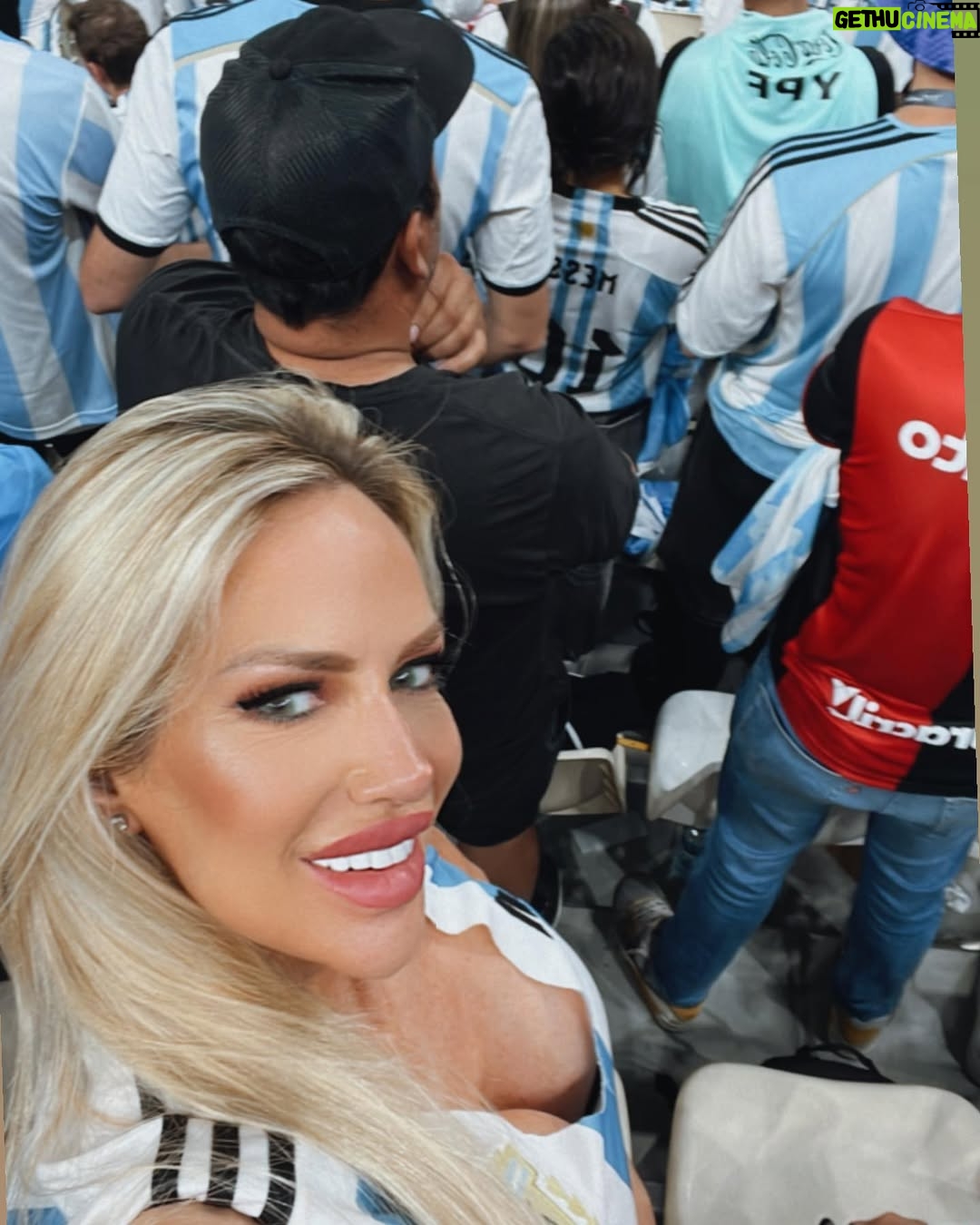 Luciana Salazar - 53.7K Likes - Gracias Muchachos!!!🇦🇷🎉💗 gracias por tanta alegria. Nos hicieron tan felices. Toda la Argentina se los agradece. Nos estalla el alma de emocion. Tan merecido este mundial para el Gran Messi. Me llevo este recuerdo para toda la vida 🙌🏻🏆