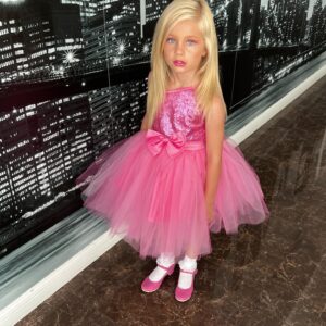 Luciana Salazar Instagram - Hoy mi princesa se disfrazo de Barbie para su increible cumpleaƱos. @magicdressoficial @glamis_taquitos