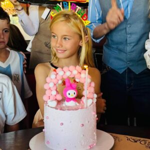 Luciana Salazar Instagram - Mi chiquita ayer cumplió 7 aƱitos šš§š¼. Te amo con todo mi corazón, te deseo toda la felicidad del mundo. Segui brillando con esa almitaš angelada que tenes.
@fournow.amb @andreapasteleria.ba @annier_catering