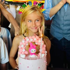 Luciana Salazar Instagram - Mi chiquita ayer cumplió 7 aƱitos šš§š¼. Te amo con todo mi corazón, te deseo toda la felicidad del mundo. Segui brillando con esa almitaš angelada que tenes.
@fournow.amb @andreapasteleria.ba @annier_catering