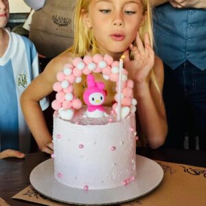 Luciana Salazar Instagram - Mi chiquita ayer cumplió 7 aƱitos šš§š¼. Te amo con todo mi corazón, te deseo toda la felicidad del mundo. Segui brillando con esa almitaš angelada que tenes.
@fournow.amb @andreapasteleria.ba @annier_catering