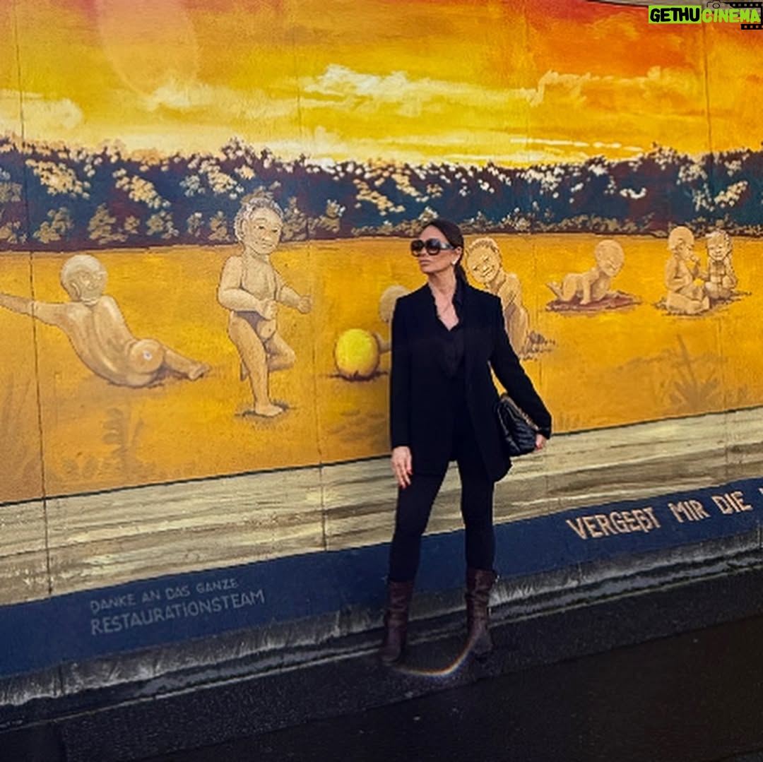 Luíza Brunet - 446 Likes - Berlim cidade viva ,  muito além de histórias tristes. 
Hoje a Alemanha terceira potência mundial. 
Um pouco do que vivemos aqui. 🇩🇪
@gracehajfler
@vanessalapolli 
@alexandrabuchetmannm  obrigada por organizar 💥