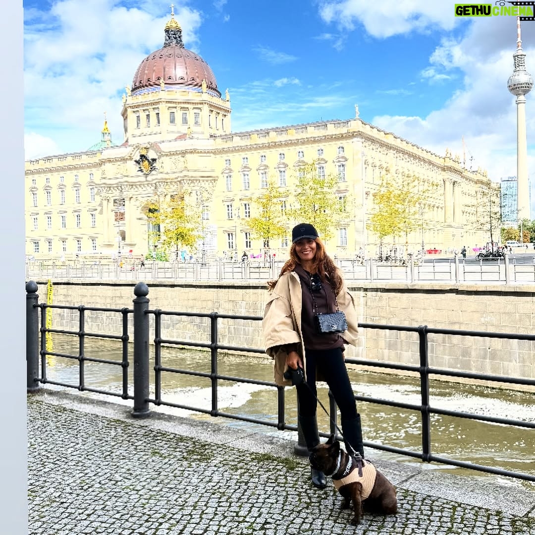 Luíza Brunet - 446 Likes - Berlim cidade viva ,  muito além de histórias tristes. 
Hoje a Alemanha terceira potência mundial. 
Um pouco do que vivemos aqui. 🇩🇪
@gracehajfler
@vanessalapolli 
@alexandrabuchetmannm  obrigada por organizar 💥