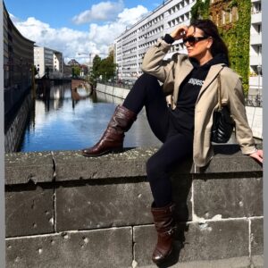 Luíza Brunet Instagram - Berlim cidade viva ,  muito além de histórias tristes. 
Hoje a Alemanha terceira potência mundial. 
Um pouco do que vivemos aqui. 🇩🇪
@gracehajfler
@vanessalapolli 
@alexandrabuchetmannm  obrigada por organizar 💥