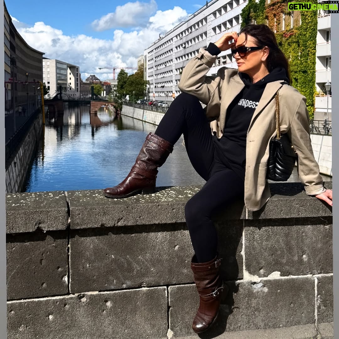 Luíza Brunet - 446 Likes - Berlim cidade viva ,  muito além de histórias tristes. 
Hoje a Alemanha terceira potência mundial. 
Um pouco do que vivemos aqui. 🇩🇪
@gracehajfler
@vanessalapolli 
@alexandrabuchetmannm  obrigada por organizar 💥