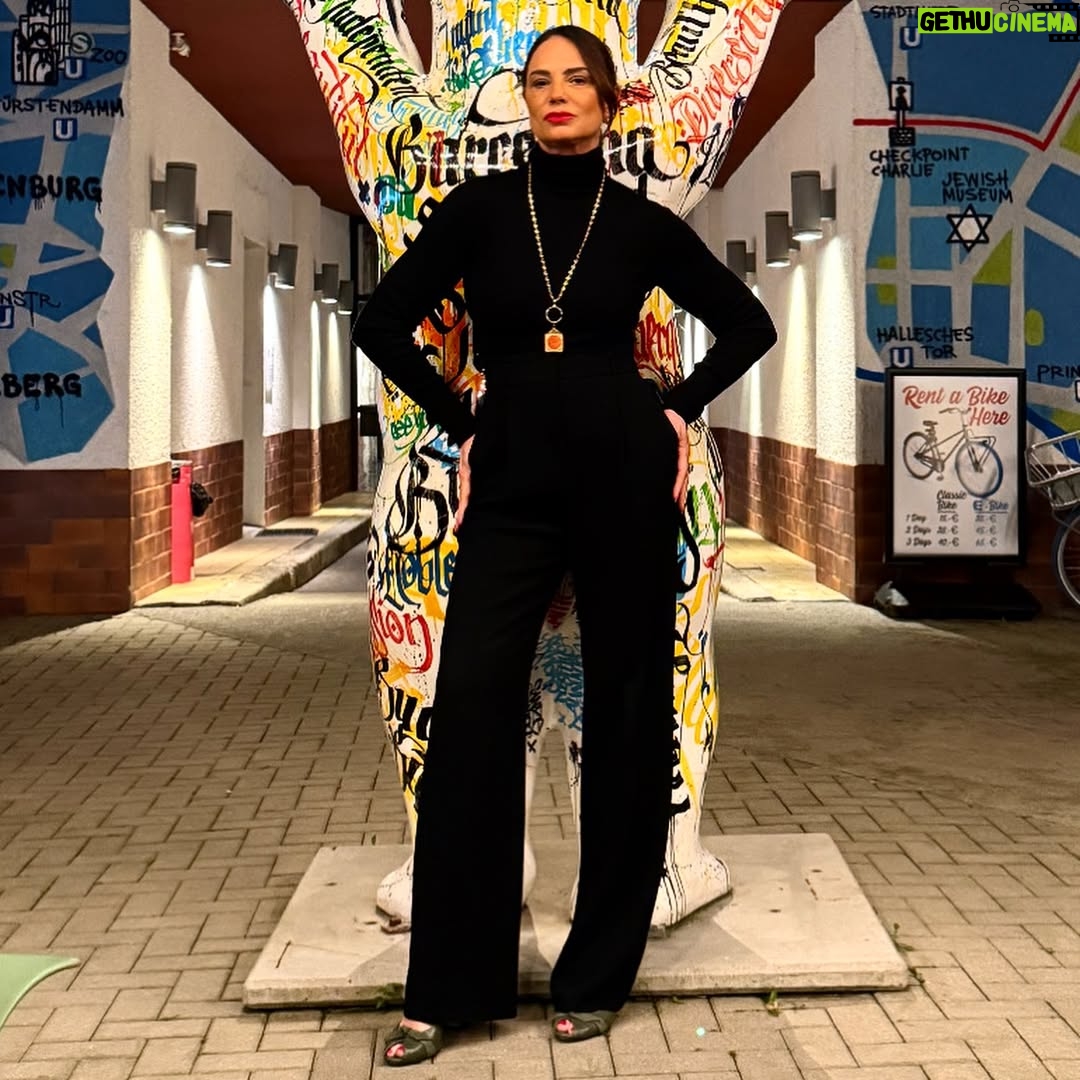 Luíza Brunet - 446 Likes - Berlim cidade viva ,  muito além de histórias tristes. 
Hoje a Alemanha terceira potência mundial. 
Um pouco do que vivemos aqui. 🇩🇪
@gracehajfler
@vanessalapolli 
@alexandrabuchetmannm  obrigada por organizar 💥
