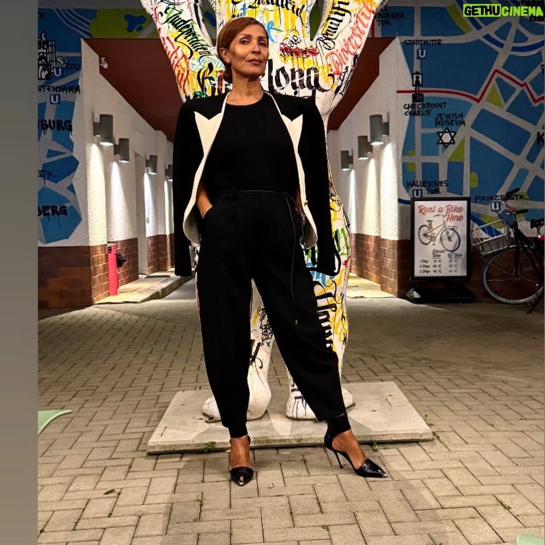 Luíza Brunet - 446 Likes - Berlim cidade viva ,  muito além de histórias tristes. 
Hoje a Alemanha terceira potência mundial. 
Um pouco do que vivemos aqui. 🇩🇪
@gracehajfler
@vanessalapolli 
@alexandrabuchetmannm  obrigada por organizar 💥