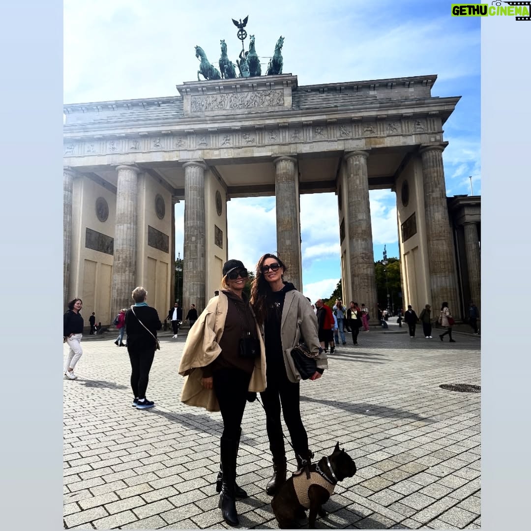 Luíza Brunet - 446 Likes - Berlim cidade viva ,  muito além de histórias tristes. 
Hoje a Alemanha terceira potência mundial. 
Um pouco do que vivemos aqui. 🇩🇪
@gracehajfler
@vanessalapolli 
@alexandrabuchetmannm  obrigada por organizar 💥