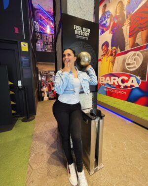 Luiza Rasulova Instagram - Эль-Класико⚽️хисобни неччи қиламиз бугун?🤣
манда тахмин бор камида 3-0 💙Barca❤️фойдасига😉силада тахминла борми? ким қайси футбол клубига мухлисдик қилади👇🏻