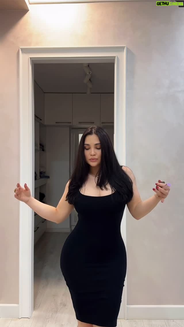 Luiza Rasulova - 41.9K Likes - 💃🏻🖤