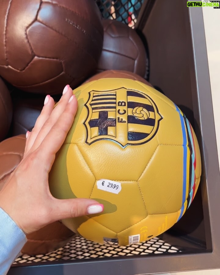Luiza Rasulova - 34.6K Likes - Эль-Класико⚽️хисобни неччи қиламиз бугун?🤣
манда тахмин бор камида 3-0 💙Barca❤️фойдасига😉силада тахминла борми? ким қайси футбол клубига мухлисдик қилади👇🏻