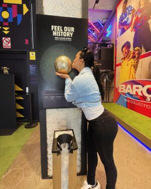 Luiza Rasulova Instagram - Эль-Класико⚽️хисобни неччи қиламиз бугун?🤣
манда тахмин бор камида 3-0 💙Barca❤️фойдасига😉силада тахминла борми? ким қайси футбол клубига мухлисдик қилади👇🏻