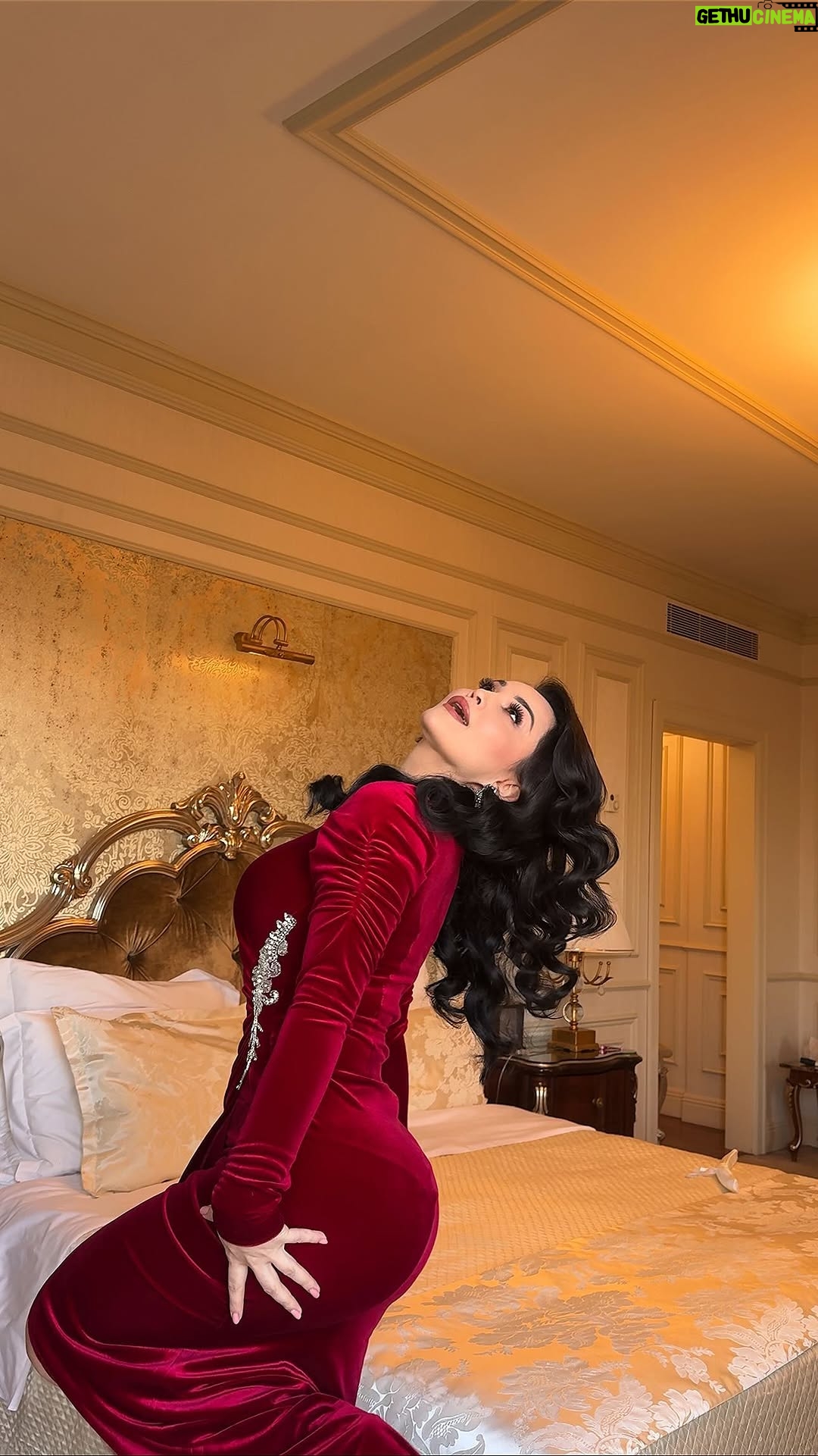 Luiza Rasulova - 237.1K Likes - без комментарии🤐🥀❤️‍🔥