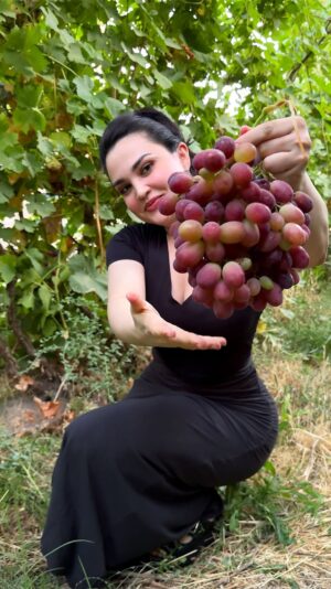 Luiza Rasulova Instagram - Келила ўзимизи боғдан узум йимиз🍇🤤