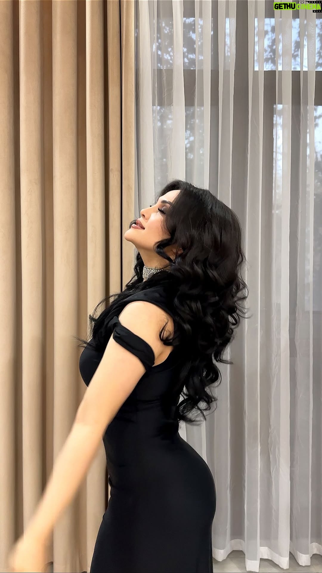 Luiza Rasulova - 52.4K Likes - Её глаза карие🥹без комментарии🖤
