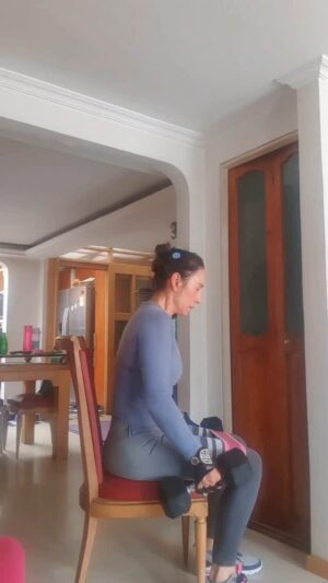 Luly Bossa Instagram - Trabajando las cuatro letras, donde te sientas. Pierna/Glúteos. Bonitos momentos hoy viernes. Espero para ustedes todos los que se asoman por aquí. Y para los q pasan también. Bendiciones de mi muy paciente Jesús.