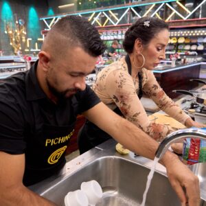 Luly Bossa Instagram - Una semana más en @masterchefcelebrityco 🙌
¡Gracias @pichingohumor, nos salvamos! 😅🩷🙏
@canalrcn