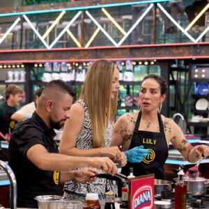 Luly Bossa Instagram - Una semana más en @masterchefcelebrityco 🙌
¡Gracias @pichingohumor, nos salvamos! 😅🩷🙏
@canalrcn