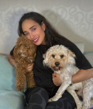 Luly Bossa Instagram - Ellos son mi compañía, mi familia. Por ellos, y también por mí, ya no salgo por las noches. Uno se vuelve una bola, sí… ¡pero es que lo valen! Los amo con el alma. Cada día aprendo algo nuevo a su lado. #Sushi #Fortuna #Nube #Campanita y los chiquis… 😍😍😍 gracias @jhonatanscr por estás fotos