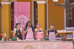 Luly Bossa Instagram - Reto en equipos 🩷 @masterchefcelebrityco 🌸 @higuitarene1 @yeseniavalenciaactriz @pichingohumor @canalrcn