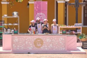 Luly Bossa Instagram - Reto en equipos 🩷 @masterchefcelebrityco 🌸 @higuitarene1 @yeseniavalenciaactriz @pichingohumor @canalrcn