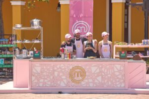 Luly Bossa Instagram - Reto en equipos 🩷 @masterchefcelebrityco 🌸 @higuitarene1 @yeseniavalenciaactriz @pichingohumor @canalrcn