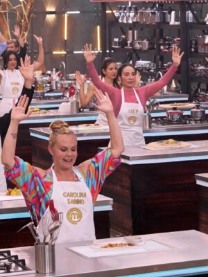 Luly Bossa Instagram - ¡Esta noche no te lo puedes perder! 🍽️🔥
Llega el segundo capítulo de @masterchefcelebrityco a las 8:00 p.m. por @canalrcn 📺
¡La cocina más famosa de Colombia está que arde! 💥🇨🇴 #MasterChefCelebrity #NoTeLoPierdas