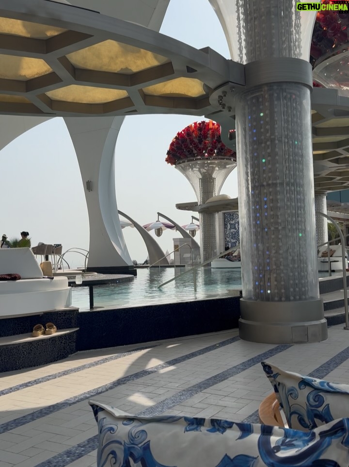 Lungelo Mpangase - 37.6K Likes - Cloud 9 is cute, but CLOUD 22 has views like this ✨🍸🌌 

P.S. I had show proof of my age😅 but we are within
#travel #dubai