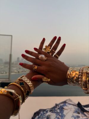 Lungelo Mpangase Instagram - Cloud 9 is cute, but CLOUD 22 has views like this ✨🍸🌌
P.S. I had show proof of my age😅 but we are within
#travel #dubai