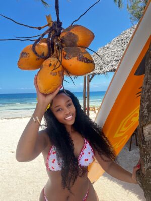 Lungelo Mpangase Instagram - 🏝️Postcard from KIZIMKAZI 🥥
(I couldn’t even get one good picture with the tortoises 🐢😅bengitatazela) #tanzania #ocean #travel