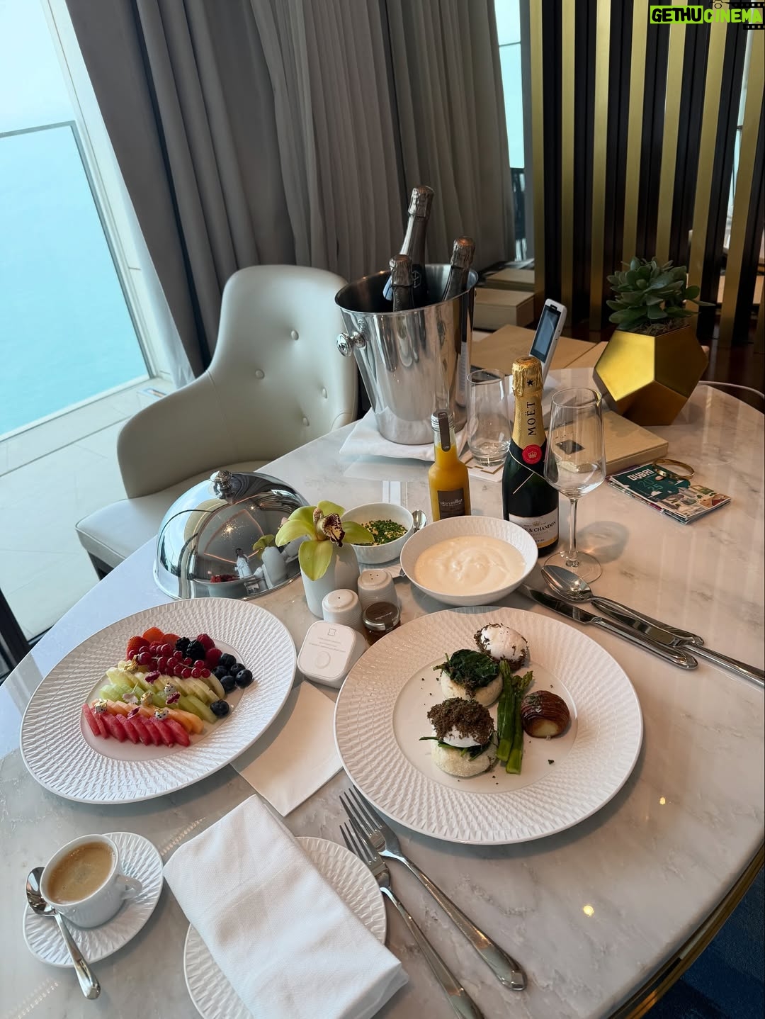 Lungelo Mpangase - 37.6K Likes - Cloud 9 is cute, but CLOUD 22 has views like this ✨🍸🌌 

P.S. I had show proof of my age😅 but we are within
#travel #dubai