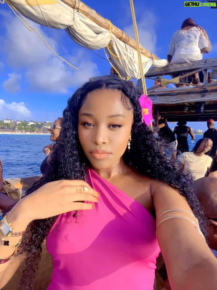 Lungelo Mpangase - 55.9K Likes - 🌴 She’s an Island girl 🥥🌺🐚
#island# #travel #nature