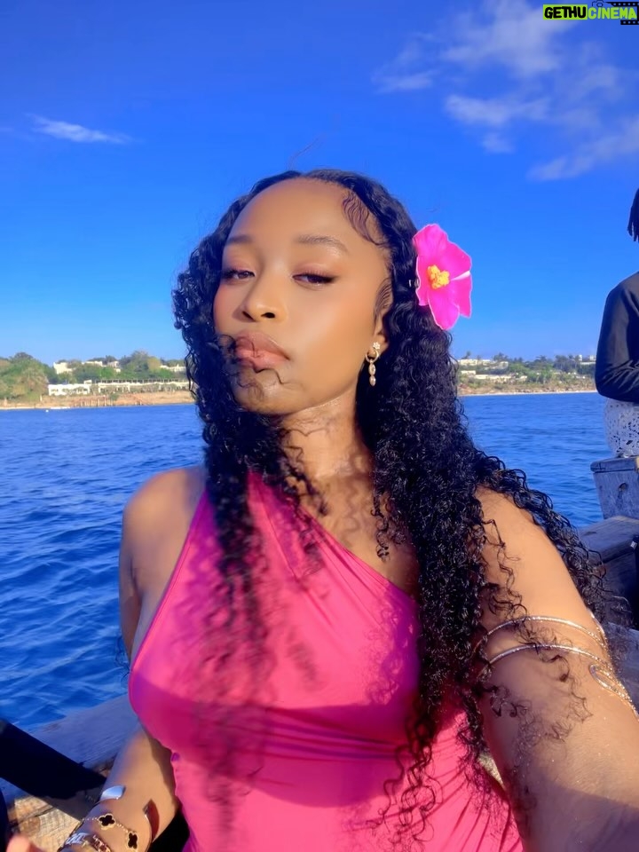 Lungelo Mpangase - 55.9K Likes - 🌴 She’s an Island girl 🥥🌺🐚
#island# #travel #nature