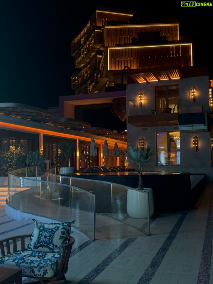 Lungelo Mpangase - 37.6K Likes - Cloud 9 is cute, but CLOUD 22 has views like this ✨🍸🌌 

P.S. I had show proof of my age😅 but we are within
#travel #dubai