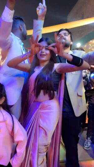 Maahi Instagram - With jiju…😁🙇‍♀️ @x___maahi 
#x___maahi