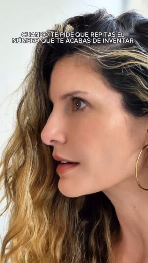 Mabel Moreno Instagram - Porque ya no estamos para enredarnos en red flags con buen perfume, ni para dar chance a gente que aĆŗn no ha salido de su relación o no ha superado su pasado, o solo quiere parche, y esta lanzando anzuelos por ahĆ. Aplica para todos los gĆ©nerosā¦
Seamos claras:
No mƔs Ɣrea gris.
No mĆ”s āpor si acasoā.
No mĆ”s āa ver quĆ© pasaā.
Tu energĆa no es para cualquiera.
Y filtrar no es ser pesadaā¦
es ser sabia.
Es cuidarte.
Es tener la casa limpia para cuando llegue lo que sĆ vibra contigo.
Asà que la próxima vez que te pidan tu número, recuerda:
No estƔs obligada a darlo.
Tampoco a explicar de mƔs.
Un āno, graciasā con seguridad es mil veces mĆ”s sexy que un āsĆā lleno de incomodidad.
āØFiltra, reina. Porque no todos merecen entrada.
Y tĆŗ, ya no estĆ”s en fase beta.š