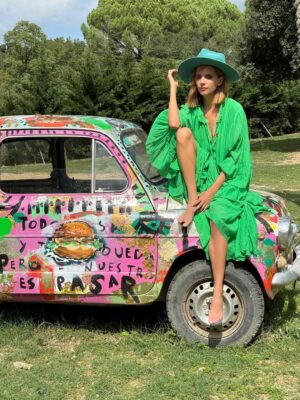 Macarena Gómez Instagram - Verde que te quiero rosa 💚💗
FashionInspo #StyleIcon #StreetStyleVibes #GlamLife
#ChicAndUnique #LuxuryStyle #OOTDInspo #FashionMood #LifestyleGoals
#StyleWithAttitude #green #pink #stylish #chic