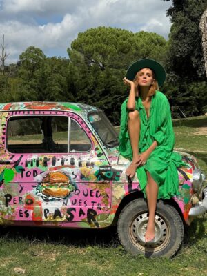 Macarena Gómez Instagram - Verde que te quiero rosa 💚💗
FashionInspo #StyleIcon #StreetStyleVibes #GlamLife
#ChicAndUnique #LuxuryStyle #OOTDInspo #FashionMood #LifestyleGoals
#StyleWithAttitude #green #pink #stylish #chic