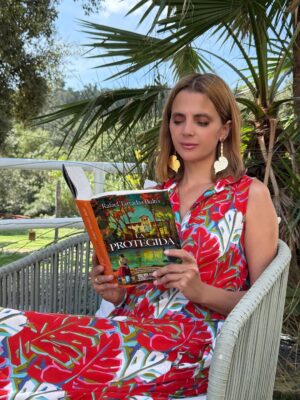 Macarena Gómez Instagram - Qué ganas tenía de disfrutar de “La Protegida”, la última novela de mi amigo @rafatarradasbulto 📚
👗: @dolorescortesswimwear
Pendientes: @lagoabcn
#laprotegida #leer #novela #readingtime #leeresvivir #BookLover #ReadingTime #BookAddict #AmorPorLosLibros #LeyendoAndo #TiempoDeLectura #LibrosQueInspiran #LecturaDiaria #AmanteDeLosLibros