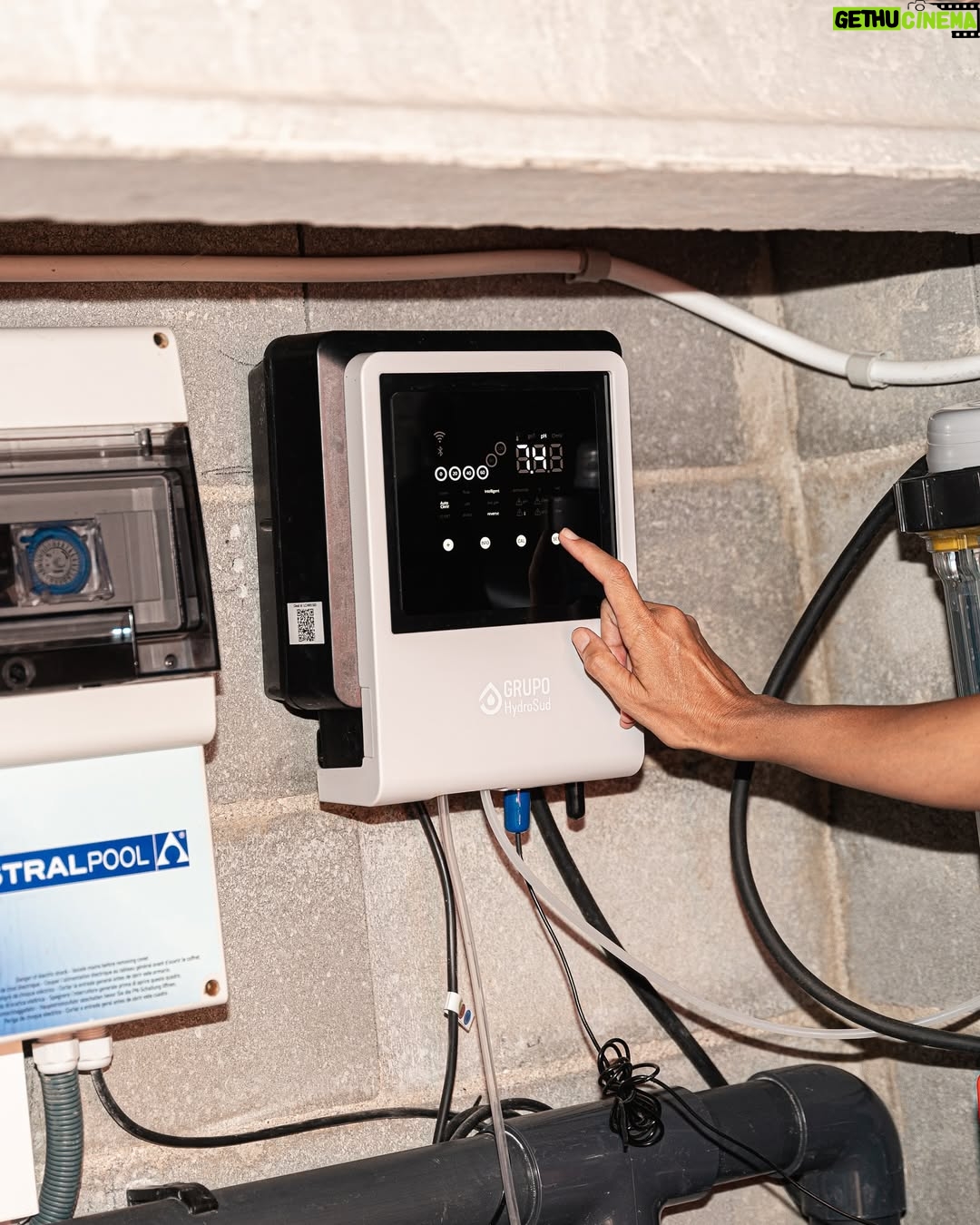 Macarena Gómez - 3 Likes - En nuestra casa, el verano se vive dentro y alrededor de la piscina 💙 Largos baños, risas en familia y esa sensación de que el tiempo se detiene.

Gracias al asesoramiento de @grupohydrosud, contamos con un sistema de filtración y accesorios de @fluidra, con sus marcas #AstralPool y @zodiac_poolcare, que hacen que el agua esté siempre perfecta, cristalina y lista para el siguiente chapuzón. Y con los productos de tratamiento y mantenimiento personalizados de HydroSud… la tranquilidad es total, solo queda disfrutar ✨

Muchos me lo habéis pedido, y os dejo por aquí las referencias:

👉 Bomba personalizada marca HydroSud HSX: tapa roscada, autoaspirante, con cesta prefiltro de gran capacidad y soportes de goma para un funcionamiento mucho más silencioso.
 👉 Filtro personalizado marca HydroSud HSX: laminado en poliéster, incluye manómetro y válvula de 6 vías Classic.
 👉 Clorador HydroSalt LC2: para un tratamiento del agua más eficiente y seguro con conectividad incluída. 

#GrupoHydroSud #Fluidra #Zodiac #AstralPool #Piscinas #PiscinaPerfecta #HydroSud #MacarenaGomez #VeranoEnCasa
