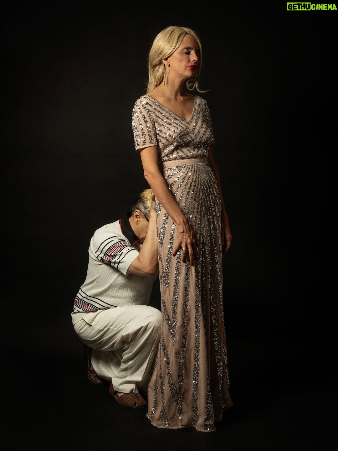 Macarena Gómez - 3 Likes - 🎭✨ ¡A SÓLO TRES DÍAS DEL ESTRENO DE “YO, CAPOTE” 🎭✨

Una nueva producción teatral que nace de la pasión y el talento colectivo ♥️

📍 Teatros Luchana (C/ Luchana 38, Madrid)
🗓️ Sábados 22:30h
13, 20, 27 sept. · 4, 12, 18, 25 oct. - 1 nov.

🔹 Dirección: Manuel M. Velasco
🔹 Dramaturgia: Dámaso Conde
🔹 Intérpretes: Dámaso Conde · Jorge Monje · Macarena Gómez (audiovisuales)

✨ Producción: Macarena Gómez & Yolanda Puga
🎬 Productoras: Cilantro Films · Yolanda Puga Producciones

👁️ Equipo creativo:
Música · Pablo P. García
Luces · Belén Abarza
Escenografía · Paula Pérez
Vestuario · Margarita [apellido pendiente]
Audiovisuales · Ángel Pazos
Cartel · Claudia Cobos
Fotografía · Isabel Méndez
Realización · Ricardo Salas, Fernando González, Eva Nilsen
Ayudantía de dirección · Jorge Silvestre
Sala de ensayos · Sojo Teatro

🎟️ Entradas disponibles en @teatrosluchana 

#YoCapote #TeatroMadrid #TeatrosLuchana #CulturaMadrid #TeatroContemporáneo #ArtesEscénicas #TeatroActual #MadridCultural #ArteVivo #CulturaQueInspira #NuevasProducciones #MadridEsCultura #PlanesMadrid #AgendaCultural #NocheEnMadrid #MadridLifestyle #VivirElArte