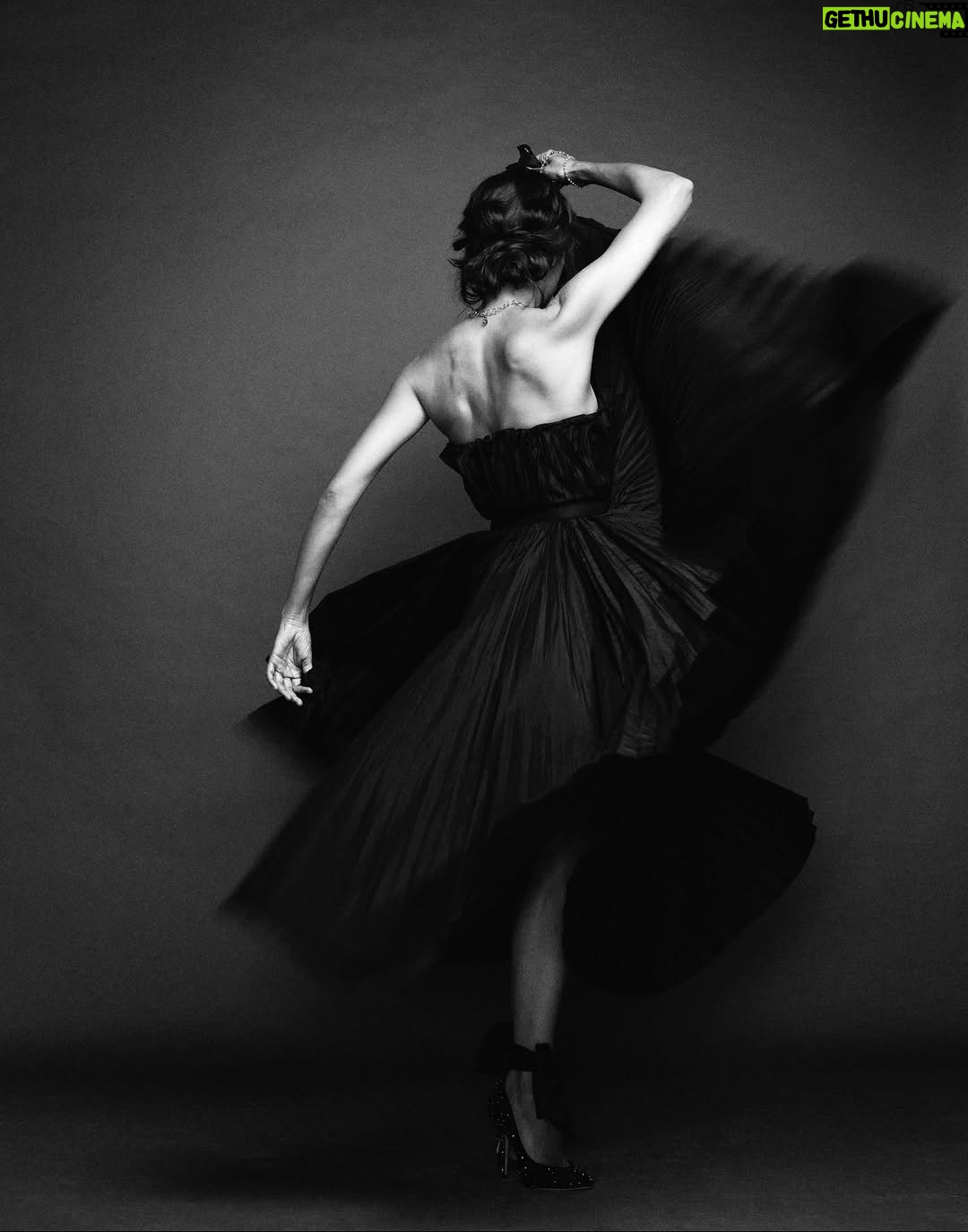 Macarena Gómez - 3.9K Likes - #TBT a la juventud que bailaba y aprendía que la disciplina abre caminos 🖤

📸 @studiomacarro 

#blacknwhitephotography #dancer #actress #macarenagomez #bailarina #danza #disciplina #baila #actriz
