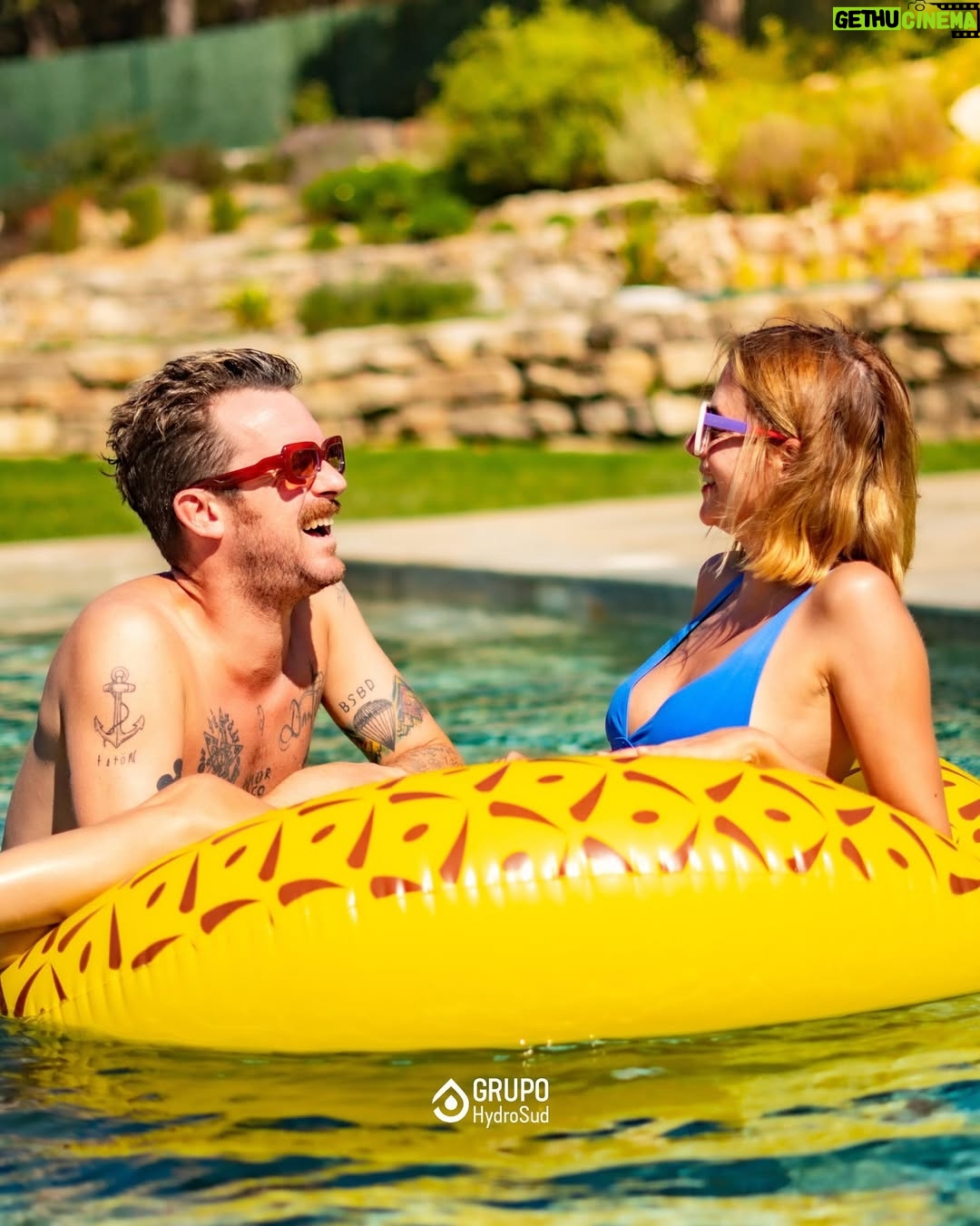 Macarena Gómez - 1.2K Likes - El lunes despedimos el verano y eso siempre da un poco de nostalgia… pero cuando pienso en todos los momentos que hemos vivido en la piscina, solo puedo sonreír 💙

La piscina es el lugar perfecto para desconectar, reírnos en familia y disfrutar de los días más calurosos. Y lo mejor de todo es que, gracias a Grupo HydroSud, quienes nos han construido la piscina y se han encargado del mantenimiento durante todo el año, la piscina siempre ha estado lista y perfecta🔝

Si tú también quieres disfrutar de una piscina de 10 contacta con @grupohydrosud a través del enlace de mis stories destacadas😉

#GrupoHydroSud #PiscinasPersonalizadas #DiseñoAMedida #VeranoEnCasa #Hydrosud #summerisofficiallyover #happiness