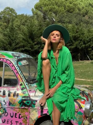 Macarena Gómez Instagram - Verde que te quiero rosa 💚💗
FashionInspo #StyleIcon #StreetStyleVibes #GlamLife
#ChicAndUnique #LuxuryStyle #OOTDInspo #FashionMood #LifestyleGoals
#StyleWithAttitude #green #pink #stylish #chic