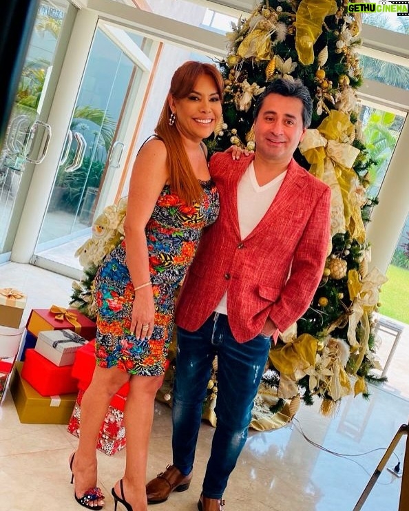 Magaly Medina - 38.6K Likes - Ayer celebramos 14 años desde nuestro primer beso 💞 Y también que desde hace ocho años, con encuentros y desencuentros a lo largo de nuestra historia, decidimos caminar juntos de la mano 🥰 #happyaniversary #aniversary #love #lovestory #magalymedina #monday #fyp