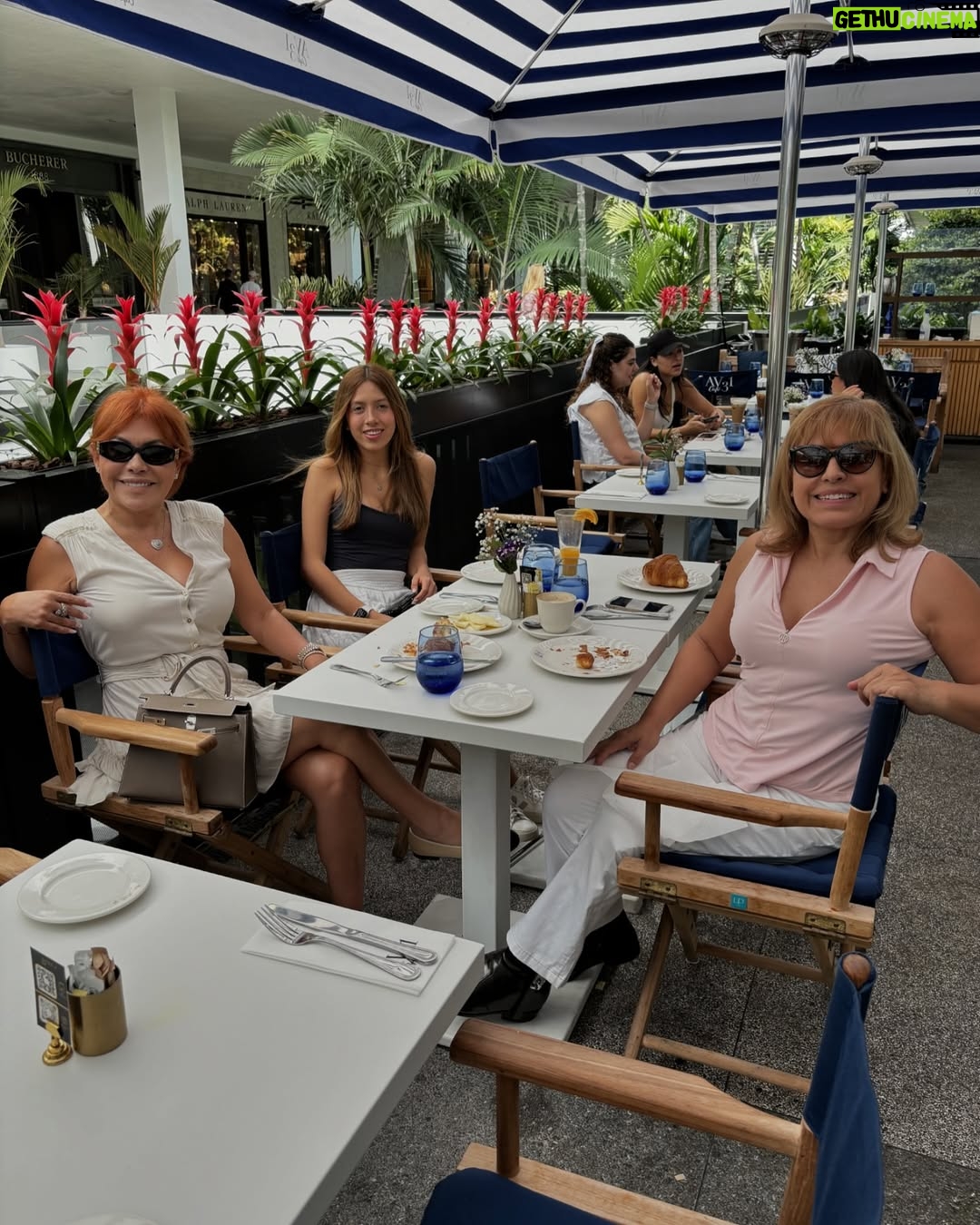Magaly Medina - 36.6K Likes - Luego de las reuniones de trabajo me di tiempo para disfrutar junto a mi familia y amigos 🥰 ¡Gran inicio de semana! #miami #family #trip #weekend #friends #experiencias #amigos #magalymedina