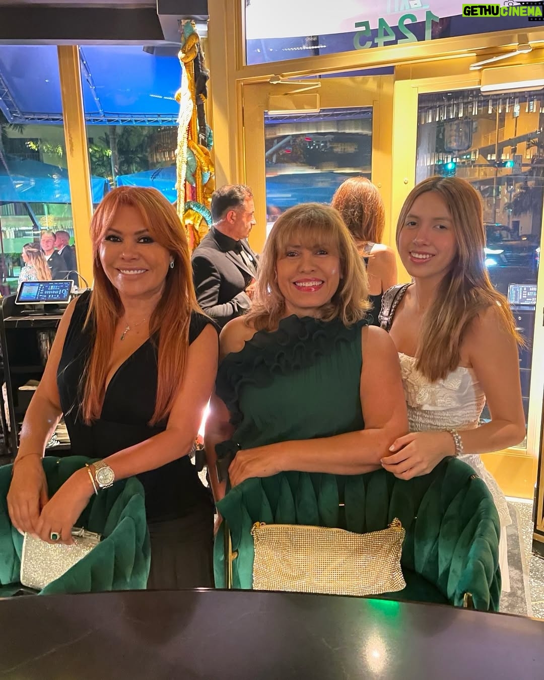 Magaly Medina - 36.6K Likes - Luego de las reuniones de trabajo me di tiempo para disfrutar junto a mi familia y amigos 🥰 ¡Gran inicio de semana! #miami #family #trip #weekend #friends #experiencias #amigos #magalymedina