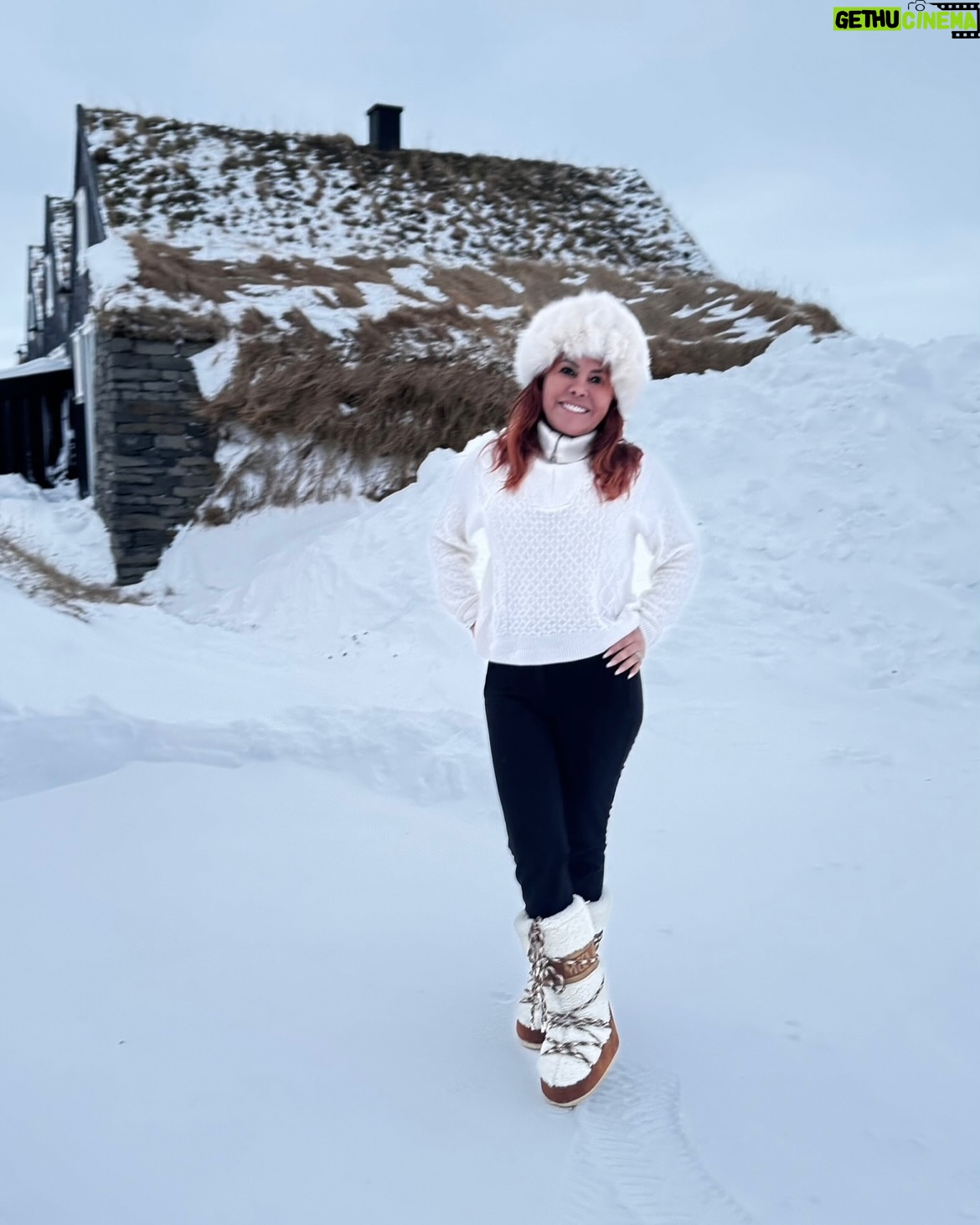Magaly Medina - 47.4K Likes - Alejada del mundanal ruido, rodeada de nieve y hielo, pero encontrando el descanso que tanto necesitaba 😍 #trip #nieve #holidays #vacaciones #magalymedina #islandia