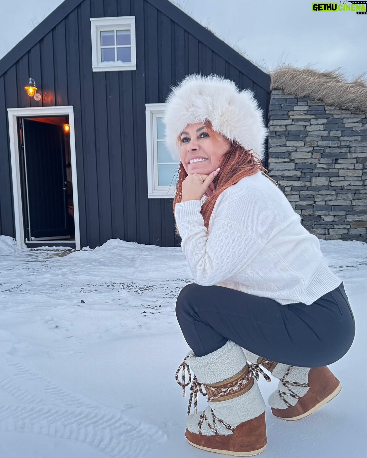 Magaly Medina - 47.4K Likes - Alejada del mundanal ruido, rodeada de nieve y hielo, pero encontrando el descanso que tanto necesitaba 😍 #trip #nieve #holidays #vacaciones #magalymedina #islandia