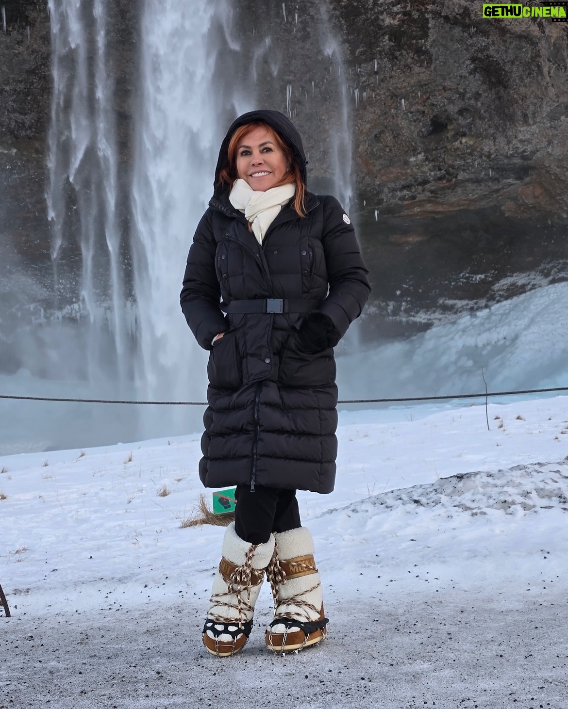 Magaly Medina - 47.4K Likes - Alejada del mundanal ruido, rodeada de nieve y hielo, pero encontrando el descanso que tanto necesitaba 😍 #trip #nieve #holidays #vacaciones #magalymedina #islandia